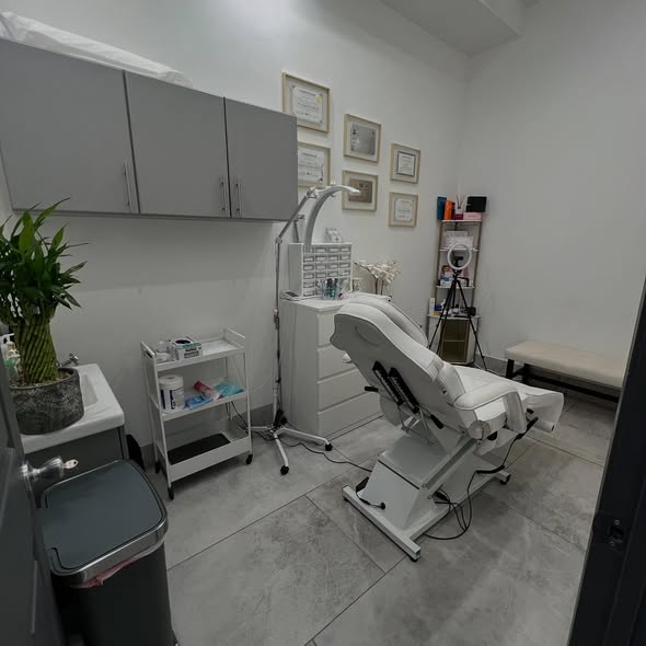 Avenue Salon spa facial station